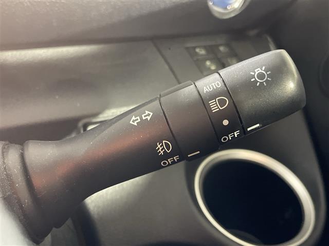 シエンタ ハイブリッド　ファンベースＧ　純正ナビ　両側パワスラ　クルーズコントロール　全方位カメラ　前後コーナーセンサー　社外ドラレコ　純正ＥＴＣ　ＣＤ再生　シートヒーター　ステアリングヒーター　レーンキープアシスト　オートライト　フルセグ（19枚目）