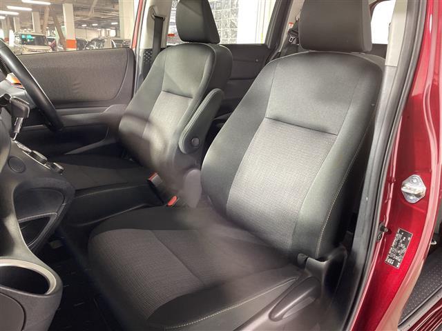 シエンタ ハイブリッド　ファンベースＧ　純正ナビ　両側パワスラ　クルーズコントロール　全方位カメラ　前後コーナーセンサー　社外ドラレコ　純正ＥＴＣ　ＣＤ再生　シートヒーター　ステアリングヒーター　レーンキープアシスト　オートライト　フルセグ（26枚目）