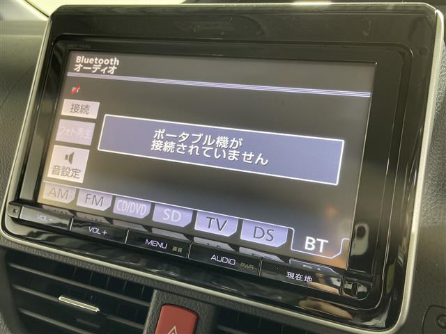ノア Ｓｉ　純正メモリナビ　両側パワースライドドア　３列シート　フルセグテレビ　Ｂｌｕｅｔｏｏｔｈ　ウォークスルー　バックカメラ　アイドリングストップ　プッシュスタート　スマートキー　純正ＥＴＣ　コーナーセンサー（4枚目）