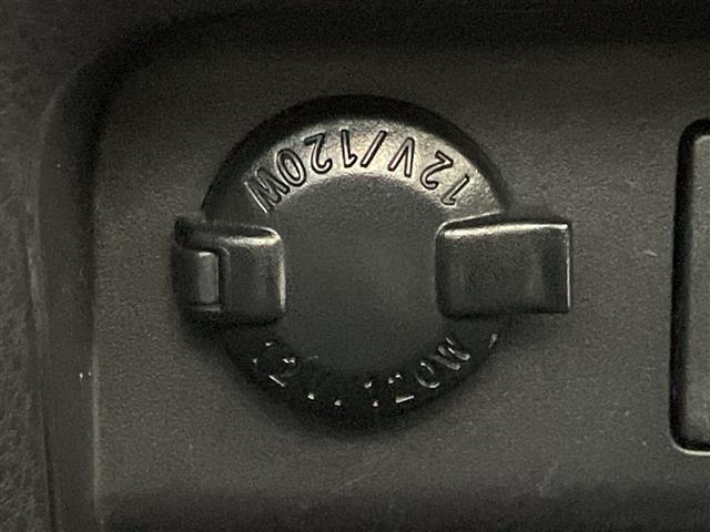 ノア Ｓｉ　純正メモリナビ　両側パワースライドドア　３列シート　フルセグテレビ　Ｂｌｕｅｔｏｏｔｈ　ウォークスルー　バックカメラ　アイドリングストップ　プッシュスタート　スマートキー　純正ＥＴＣ　コーナーセンサー（6枚目）