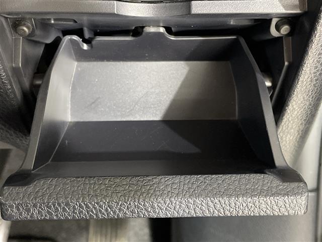 ノア Ｓｉ　純正メモリナビ　両側パワースライドドア　３列シート　フルセグテレビ　Ｂｌｕｅｔｏｏｔｈ　ウォークスルー　バックカメラ　アイドリングストップ　プッシュスタート　スマートキー　純正ＥＴＣ　コーナーセンサー（20枚目）