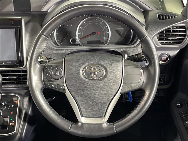 ノア Ｓｉ　純正メモリナビ　両側パワースライドドア　３列シート　フルセグテレビ　Ｂｌｕｅｔｏｏｔｈ　ウォークスルー　バックカメラ　アイドリングストップ　プッシュスタート　スマートキー　純正ＥＴＣ　コーナーセンサー（23枚目）