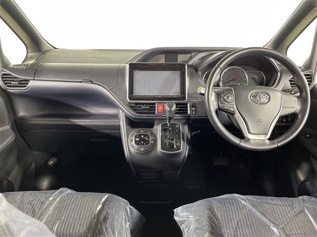 ノア Ｓｉ　純正メモリナビ　両側パワースライドドア　３列シート　フルセグテレビ　Ｂｌｕｅｔｏｏｔｈ　ウォークスルー　バックカメラ　アイドリングストップ　プッシュスタート　スマートキー　純正ＥＴＣ　コーナーセンサー（24枚目）