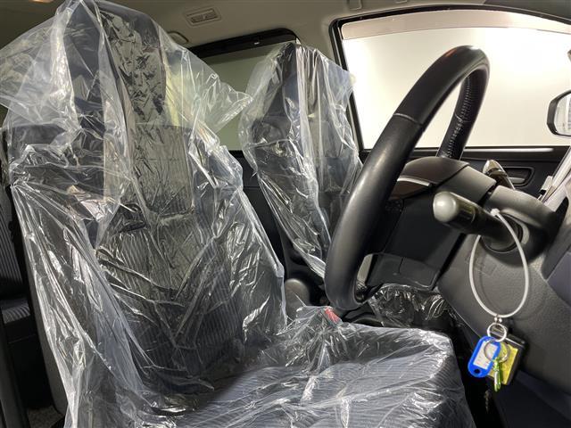 ノア Ｓｉ　純正メモリナビ　両側パワースライドドア　３列シート　フルセグテレビ　Ｂｌｕｅｔｏｏｔｈ　ウォークスルー　バックカメラ　アイドリングストップ　プッシュスタート　スマートキー　純正ＥＴＣ　コーナーセンサー（25枚目）