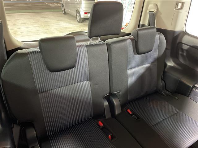 ノア Ｓｉ　純正メモリナビ　両側パワースライドドア　３列シート　フルセグテレビ　Ｂｌｕｅｔｏｏｔｈ　ウォークスルー　バックカメラ　アイドリングストップ　プッシュスタート　スマートキー　純正ＥＴＣ　コーナーセンサー（29枚目）