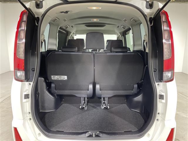 ノア Ｓｉ　純正メモリナビ　両側パワースライドドア　３列シート　フルセグテレビ　Ｂｌｕｅｔｏｏｔｈ　ウォークスルー　バックカメラ　アイドリングストップ　プッシュスタート　スマートキー　純正ＥＴＣ　コーナーセンサー（30枚目）