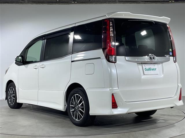 ノア Ｓｉ　純正メモリナビ　両側パワースライドドア　３列シート　フルセグテレビ　Ｂｌｕｅｔｏｏｔｈ　ウォークスルー　バックカメラ　アイドリングストップ　プッシュスタート　スマートキー　純正ＥＴＣ　コーナーセンサー（37枚目）