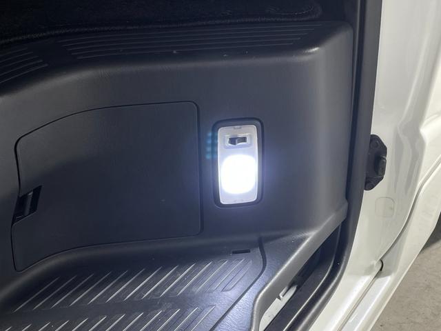 ハイエースバン スーパーGL ダーク プライムII モデリスタエアロ 純正メモリナビ 社外フリップダウンモニター アラウンドビューモニター 両側パワースライドドア ETC2.0 プッシュスタート フルセグテレビ 衝突軽減ブレーキ レーンキープアシスト(26枚目)
