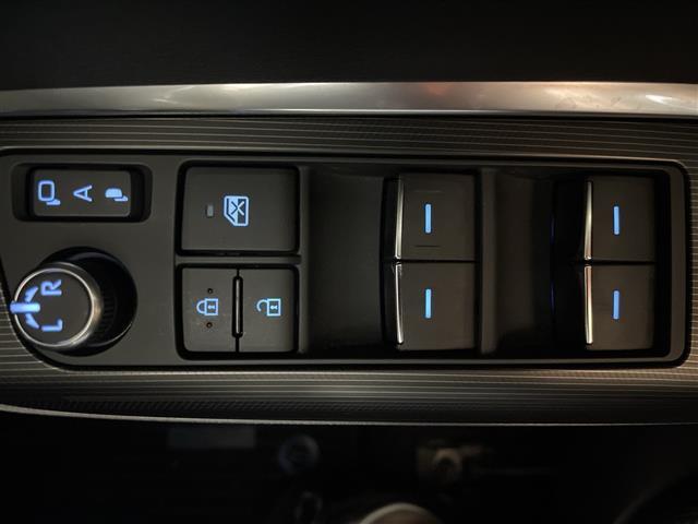 ハリアーハイブリッド Ｚ　禁煙車　純正ディスプレイナビゲーション　フルセグテレビ　ＴＶキッド　バックカメラ　ＪＢＬサウンドシステム　ブラインドスポットモニター　ヘッドアップディスプレイ　デジタルインナーミラー　パワーバックドア（12枚目）