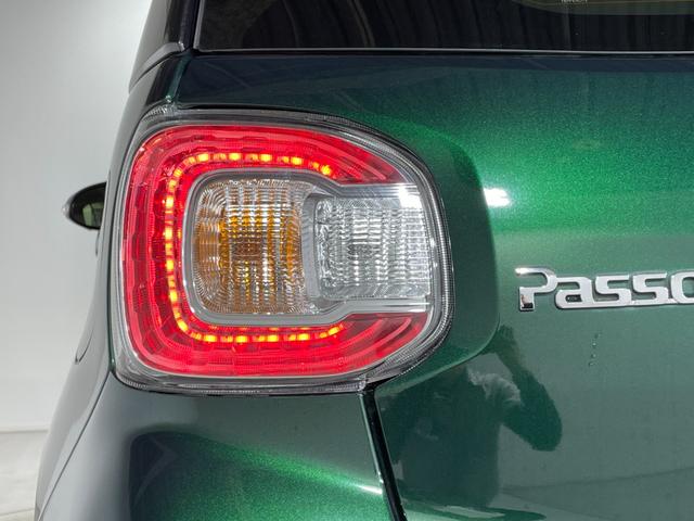 パッソ モーダ　チャーム　禁煙車　ワンオーナー　純正メモリーナビゲーション　フルセグテレビ　全方位モニター　ＴＶキッド　ＬＥＤヘッドライト　ドライブレコーダー前後　ハーフレザーシート　ベンチシート　純正１４インチアルミホイール（57枚目）