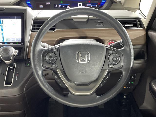 フリード Ｇ・ホンダセンシング　ワンオーナー　純正９型ナビ（ＣＤ／ＤＶＤ／ＢＴ／フルセグＴＶ）バックモニター　ホンダセンシング　両側パワースライドドア　革調シートカバー　シートヒーター　ステアリングリモコン　ＥＴＣ　前方ドラレコ（12枚目）