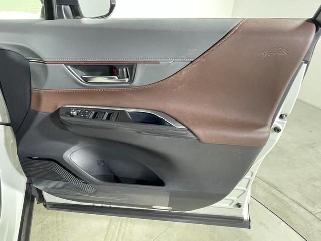 ハリアーハイブリッド Ｇ　禁煙車　純正８型ディスプレイオーディオ（ナビ／ＢＴ／フルセグＴＶ）　バックモニター　トヨタセーフティセンス　クリアランスソナー　ハーフレザーシート　パワーシート　パワーバックドア　ＬＥＤ（22枚目）
