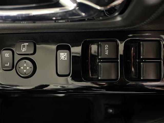 スペーシアカスタム ハイブリッドＸＳ　禁煙車　純正８型メモリナビ（ＣＤ／ＤＶＤ／ＢＴ／フルセグＴＶ）全方位モニター　スズキセーフティサポート両側パワースライドドア　ＥＴＣ　前方ドライブレコーダー　コーナーセンサー　ＨＵＤ　シートヒーター（10枚目）