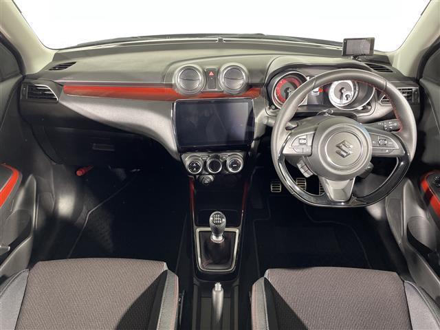 スイフト スポーツ　社外９型フローティングナビ（ＣＤ／ＤＶＤ／ＢＴ／フルセグＴＶ）　スズキセーフティサポート　コーナーセンサー　革巻きステアリング　ステアリングリモコン　ＬＥＤヘッドライト　オートライト　フォグ　ＥＴＣ（24枚目）