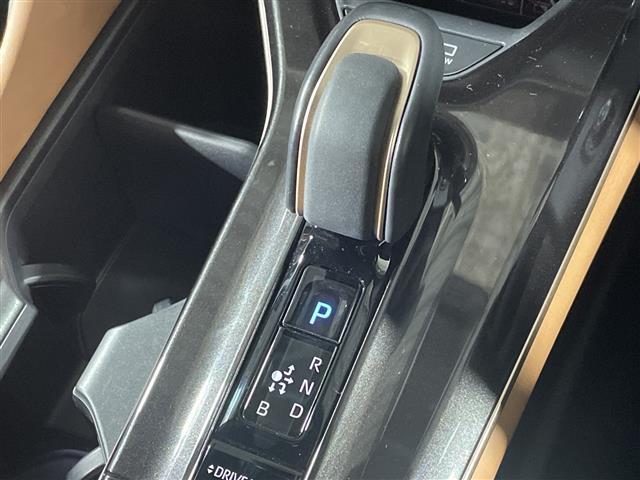 クラウンスポーツ Ｚ　禁煙車　パノラマルーフ　純正１２．３型ディスプレイオーディオ（ナビ／ＢＴ／フルセグＴＶ）パノラミックビューモニター　トヨタチームメイト　モデリスタエアロ　パワーバックドア　パーキングアシスト　ＨＵＤ（10枚目）