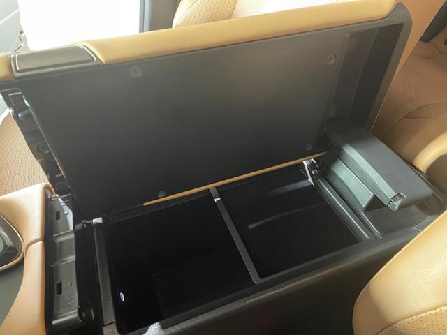 クラウンスポーツ Ｚ　禁煙車　パノラマルーフ　純正１２．３型ディスプレイオーディオ（ナビ／ＢＴ／フルセグＴＶ）パノラミックビューモニター　トヨタチームメイト　モデリスタエアロ　パワーバックドア　パーキングアシスト　ＨＵＤ（25枚目）