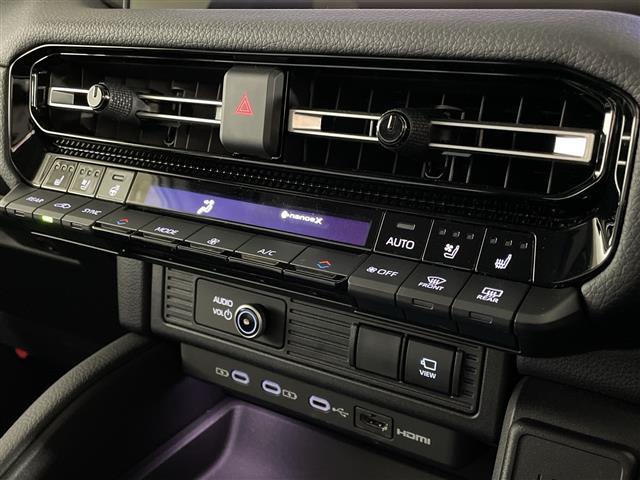 ランドクルーザー２５０ ＶＸ　禁煙車　純正１２型ナビ（フルセグ／ＢＴ／ミラーキャスト）全方位モニター　トヨタチームメイト　レーダークルコン　シートヒーター　エアーシート　ＢＳＭ　電動リアゲート　デジタルインナーミラー　パワーシート（10枚目）