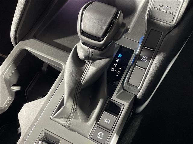 ランドクルーザー２５０ ＶＸ　禁煙車　純正１２型ナビ（フルセグ／ＢＴ／ミラーキャスト）全方位モニター　トヨタチームメイト　レーダークルコン　シートヒーター　エアーシート　ＢＳＭ　電動リアゲート　デジタルインナーミラー　パワーシート（13枚目）