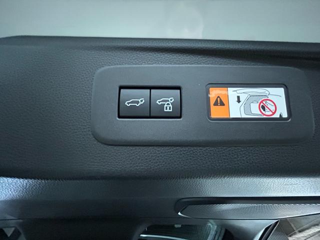 ランドクルーザー２５０ ＶＸ　禁煙車　純正１２型ナビ（フルセグ／ＢＴ／ミラーキャスト）全方位モニター　トヨタチームメイト　レーダークルコン　シートヒーター　エアーシート　ＢＳＭ　電動リアゲート　デジタルインナーミラー　パワーシート（18枚目）