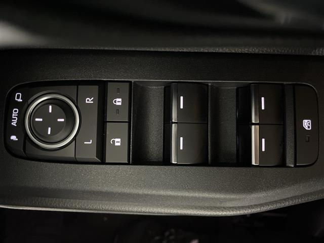 ランドクルーザー２５０ ＶＸ　禁煙車　純正１２型ナビ（フルセグ／ＢＴ／ミラーキャスト）全方位モニター　トヨタチームメイト　レーダークルコン　シートヒーター　エアーシート　ＢＳＭ　電動リアゲート　デジタルインナーミラー　パワーシート（21枚目）