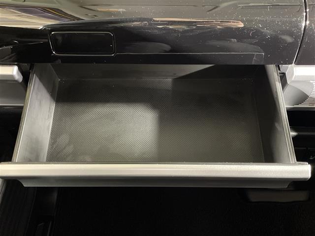 スペーシアカスタム ハイブリッドＸＳターボ　禁煙車　純正ナビゲーション　フルセグテレビ　全方位モニター　ＬＥＤヘッドライト　クルーズコントロール　シートヒーター　ベンチシート　社外１６インチアルミホイール　両側パワースライドドア　スマートキー（17枚目）