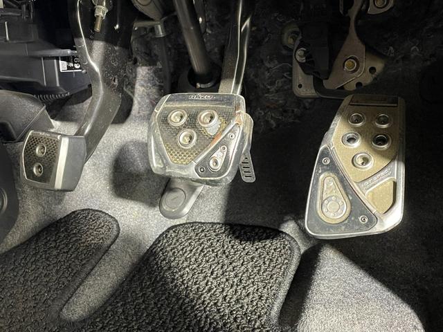 スペーシアカスタム ハイブリッドＸＳターボ　禁煙車　純正ナビゲーション　フルセグテレビ　全方位モニター　ＬＥＤヘッドライト　クルーズコントロール　シートヒーター　ベンチシート　社外１６インチアルミホイール　両側パワースライドドア　スマートキー（30枚目）