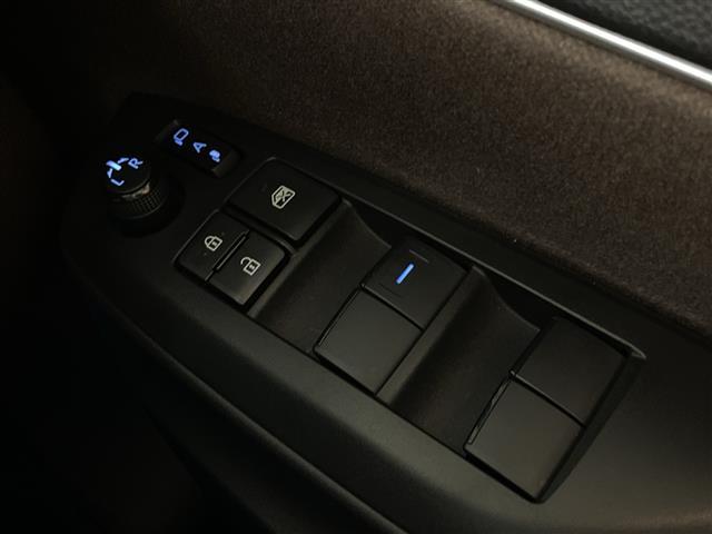 ヤリスクロス ハイブリッドＺ　純正ディスプレイナビゲーション　全方位モニター　モデリスタエアロ　ＬＥＤヘッドライト　ドライブレコーダー　パワーバックドア　パワーシート　シートヒーター　ハンドルヒーター　パワーバックドア（12枚目）