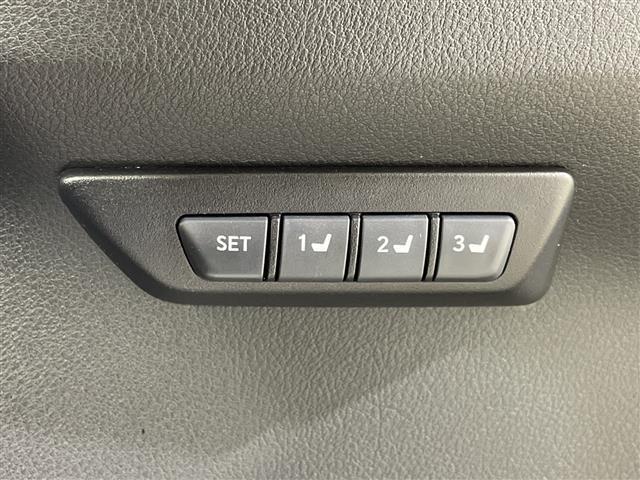 ＮＸ ＮＸ３００ｈ　バージョンＬ　純正メモリーナビゲーション　フルセグテレビ　全方位モニター　パワーシート　メモリーシート　シートヒーター　シートクーラー　ハンドルヒーター　３眼ヘッドライト　ブラインドスポットモニター　ＨＵＤ（6枚目）