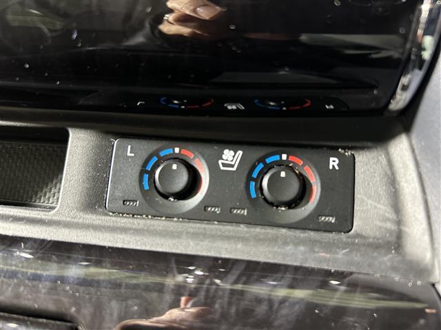 ヴェルファイア ２．５Ｚ　Ｇエディション　禁煙車　サンルーフ　社外メモリーナビゲーション　社外１２．８型フリップダウンモニター　フルセグテレビ　バックカメラ　本革レザーシート　ハンドルヒーター　メモリーシート　シートヒーター　シートクーラー（10枚目）