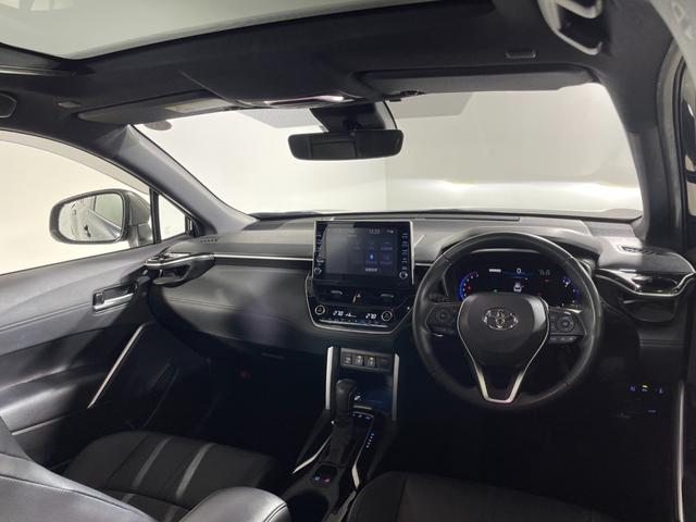 カローラクロス Ｚ　純正ディスプレイオーディオ　全方位カメラ　バックカメラ　ガラスルーフ　置くだけ充電　先行車発進お知らせ　プリクラッシュセーフティー　標識認識　前後コーナーセンサー　レーンキープ　横滑り防止　ＢＳＭ（32枚目）