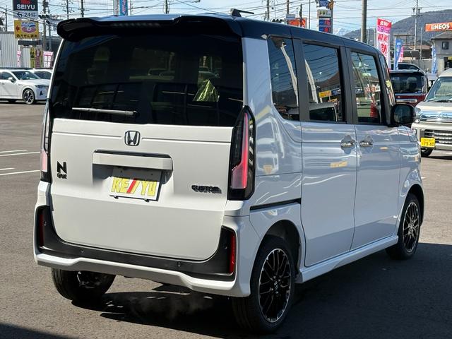 N-BOXカスタム ターボコーディネートスタイル 届出済未使用車 4WD ターボ 2トーン 8インチナビ Bカメラ 15インチ専用AW レザーシート シートヒーター USB 両側パワスラ クルコン ミラーヒーター コーナーセンサー パドルシフト(6枚目)