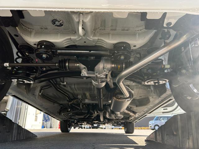 N-BOXカスタム ターボコーディネートスタイル 届出済未使用車 4WD ターボ 2トーン 8インチナビ Bカメラ 15インチ専用AW レザーシート シートヒーター USB 両側パワスラ クルコン ミラーヒーター コーナーセンサー パドルシフト(7枚目)