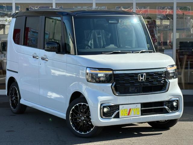 N-BOXカスタム ターボコーディネートスタイル 届出済未使用車 4WD ターボ 2トーン 8インチナビ Bカメラ 15インチ専用AW レザーシート シートヒーター USB 両側パワスラ クルコン ミラーヒーター コーナーセンサー パドルシフト(11枚目)