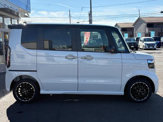 N-BOXカスタム ターボコーディネートスタイル 届出済未使用車 4WD ターボ 2トーン 8インチナビ Bカメラ 15インチ専用AW レザーシート シートヒーター USB 両側パワスラ クルコン ミラーヒーター コーナーセンサー パドルシフト(12枚目)