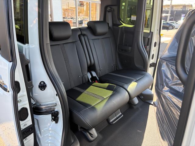 N-BOXカスタム ターボコーディネートスタイル 届出済未使用車 4WD ターボ 2トーン 8インチナビ Bカメラ 15インチ専用AW レザーシート シートヒーター USB 両側パワスラ クルコン ミラーヒーター コーナーセンサー パドルシフト(18枚目)