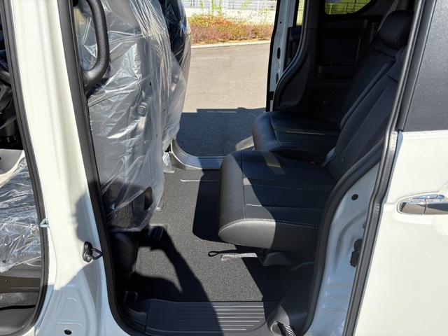 N-BOXカスタム ターボコーディネートスタイル 届出済未使用車 4WD ターボ 2トーン 8インチナビ Bカメラ 15インチ専用AW レザーシート シートヒーター USB 両側パワスラ クルコン ミラーヒーター コーナーセンサー パドルシフト(25枚目)