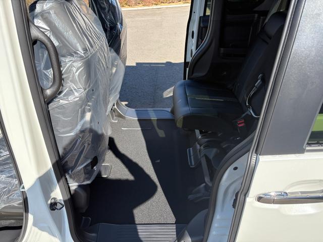 N-BOXカスタム ターボコーディネートスタイル 届出済未使用車 4WD ターボ 2トーン 8インチナビ Bカメラ 15インチ専用AW レザーシート シートヒーター USB 両側パワスラ クルコン ミラーヒーター コーナーセンサー パドルシフト(27枚目)