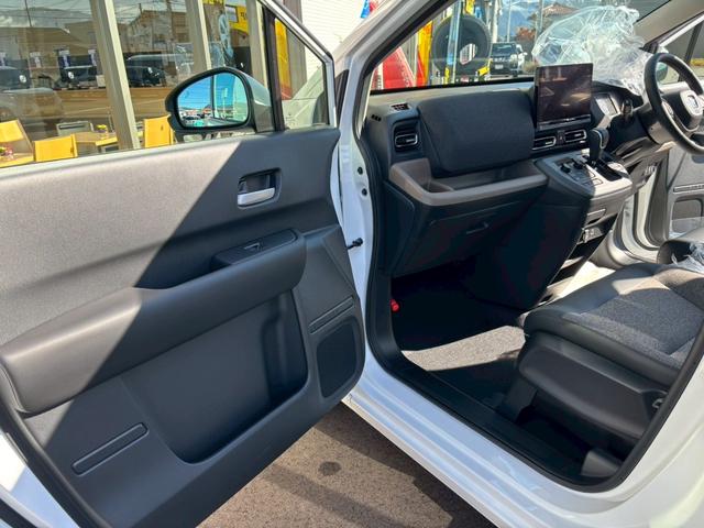 フリード e:HEVエアー EX 登録済み未使用車 ホンダセンシング ブラインドスポットモニター 11.4インチホンダコネクトナビ アラウンドビューカメラ シートヒーター両側自動スライドドア アダプティブクルーズコントロール(15枚目)