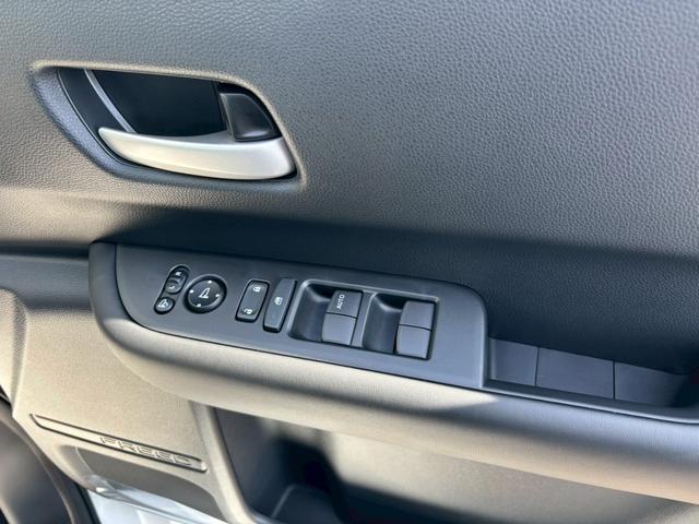 フリード e:HEVエアー EX 登録済み未使用車 ホンダセンシング ブラインドスポットモニター 11.4インチホンダコネクトナビ アラウンドビューカメラ シートヒーター両側自動スライドドア アダプティブクルーズコントロール(33枚目)