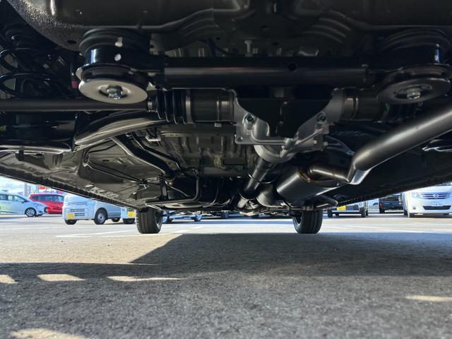 プロの専門業者によるルームクリーニングを実施しています！☆室内の細かい所からエンジンルームまでキレイになった状態でお渡しいたします♪プロの専門業者によるルームクリーニングを実施しています！