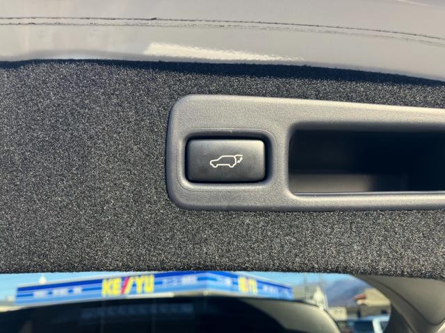 ハリアーハイブリッド プレミアム アドバンスドパッケージ 【モデリスタフルエアロ】【三重仕入】【禁煙1オーナー】【4WD】【夏冬タイヤAWセット】【衝突軽減装置】【全方位カメラ】【Bluetooth&フルセグ】【追従クルコン】【純正18AW】【ハーフレザー】(33枚目)