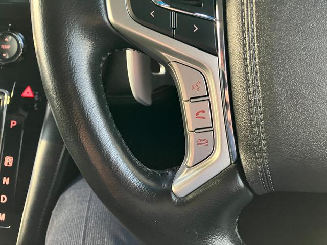 デリカD:5 P 4WD ディーゼル 全方位モニター 10インチフローティング ハンドル・電動シートヒーター 自動追従クルコン BSM LED BT ETC パドルシフト 両側パワスラ スペアキー 禁煙車 記録簿(30枚目)