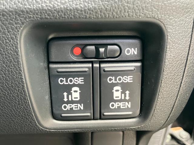 N-BOXカスタム G ターボSSパッケージ 特別仕様車 4WD 禁煙車 7インチ純正ナビ バックカメラ Bluetooth 衝突軽減 横滑り シートヒーター ETC クルーズコントロール ドアミラーヒーター 両側自動スライド(12枚目)