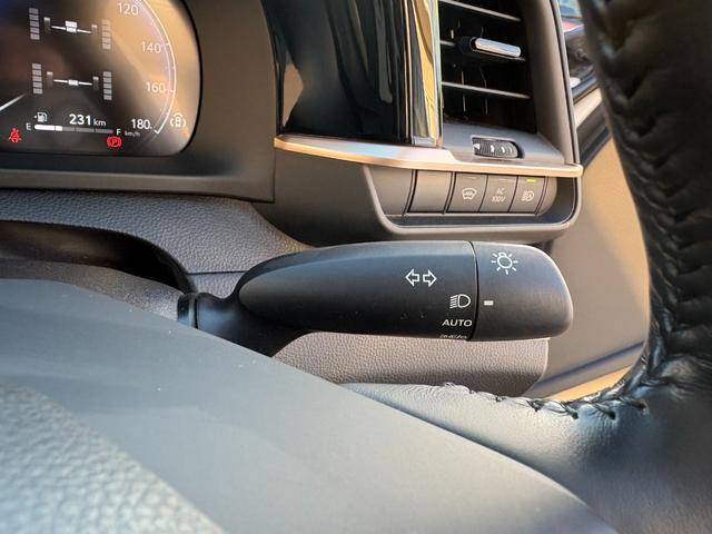 �i�r��o�b�N�J�������ȃ��j�^�[�A�h���C�u���R�[�_�[�Ƃ������d�ٕi��V�[�g�J�o�[�Ƀ^�C�����A���~�z�C�[���܂ŁA���t�������I�v�V�����i�����[�ԑO�ɂ���t��������N���W�b�g�Ɋ܂ނ��Ƃ��\�ł���