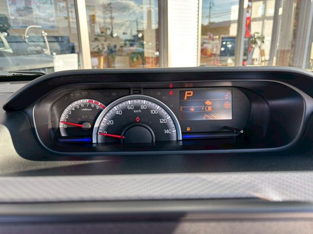 �i�r��o�b�N�J�������ȃ��j�^�[�A�h���C�u���R�[�_�[�Ƃ������d�ٕi��V�[�g�J�o�[�Ƀ^�C�����A���~�z�C�[���܂ŁA���t�������I�v�V�����i�����[�ԑO�ɂ���t��������N���W�b�g�Ɋ܂ނ��Ƃ��\�ł���