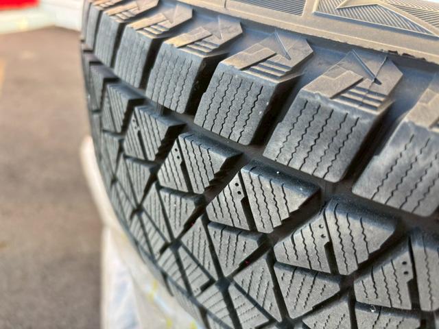 �y�X�^�b�h���X�^�C�����A���~�z�C�[���ԍځz�g�p�ς݃^�C���ł����A�ԍڂɂĂ��n���������܂��B