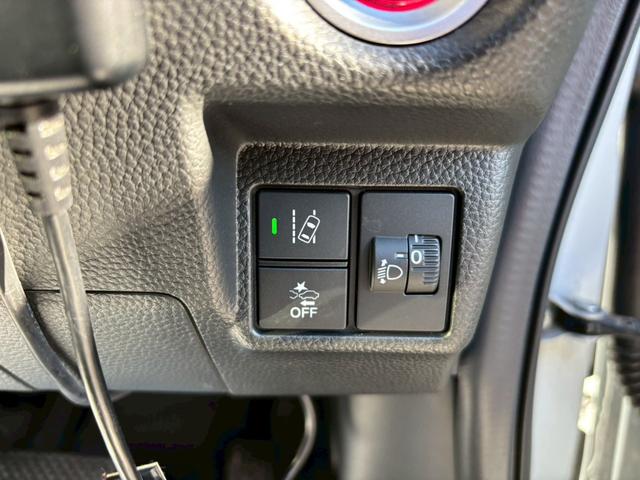 �i�r��o�b�N�J�������ȃ��j�^�[�A�h���C�u���R�[�_�[�Ƃ������d�ٕi��V�[�g�J�o�[�Ƀ^�C�����A���~�z�C�[���܂ŁA���t�������I�v�V�����i�����[�ԑO�ɂ���t��������N���W�b�g�Ɋ܂ނ��Ƃ��\�ł���