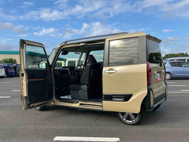 タント ファンクロスターボ LEDヘッドライト/両側電動スライドドア/コーナーセンサー/アイドリングストップ/衝突回避支援システム/横滑り防止装置/オートエアコン/アルミホイール/キーフリーシステム/電動格納ミラー/オートライト(3枚目)