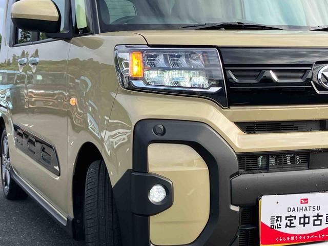 タント ファンクロスターボ LEDヘッドライト/両側電動スライドドア/コーナーセンサー/アイドリングストップ/衝突回避支援システム/横滑り防止装置/オートエアコン/アルミホイール/キーフリーシステム/電動格納ミラー/オートライト(4枚目)