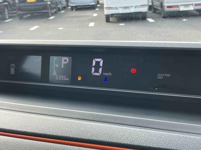 タント ファンクロスターボ LEDヘッドライト/両側電動スライドドア/コーナーセンサー/アイドリングストップ/衝突回避支援システム/横滑り防止装置/オートエアコン/アルミホイール/キーフリーシステム/電動格納ミラー/オートライト(6枚目)